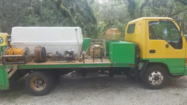 1992 isuzu npr base 3.9l fully equipped spray truck