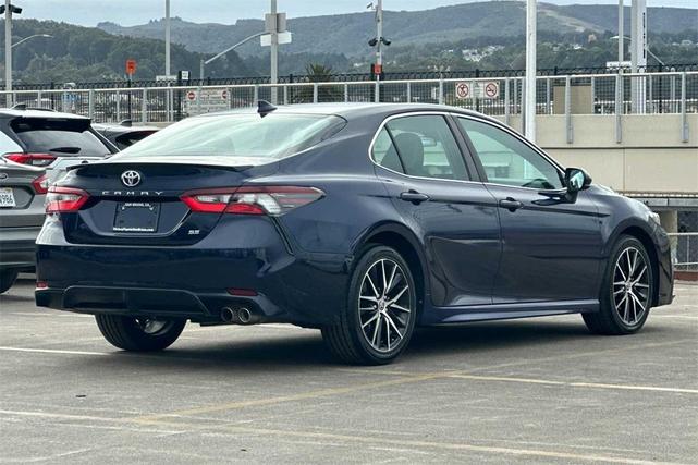 2021 toyota camry se