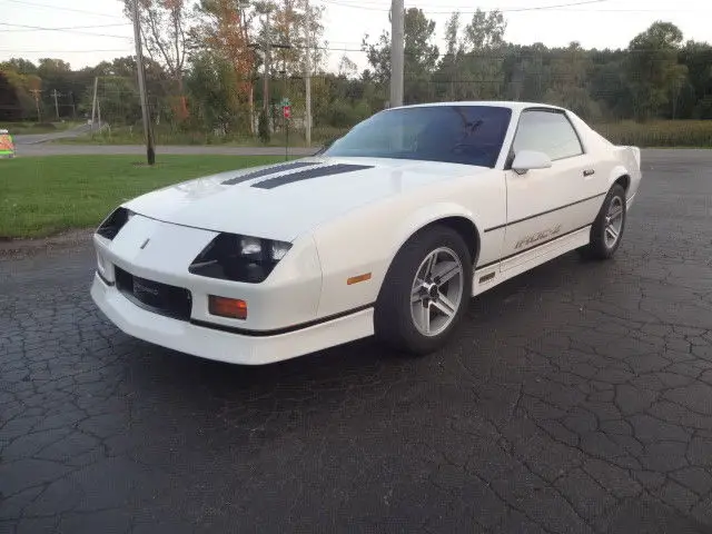 1985 chevrolet camaro iroc-z z28 305 ho 5 speed white 66k miles