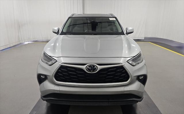 2021 toyota highlander t mulliner