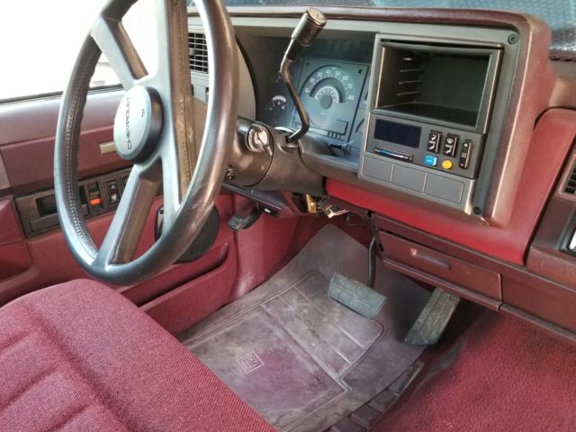 new v8 - cold ac - tran updated- excellent condition