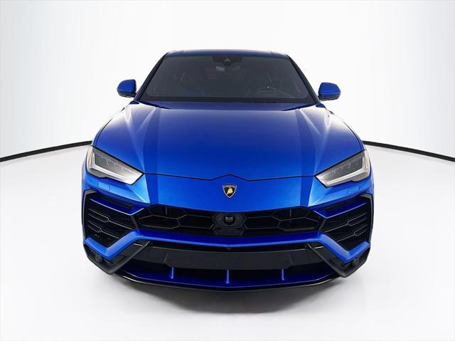 2022 lamborghini urus base
