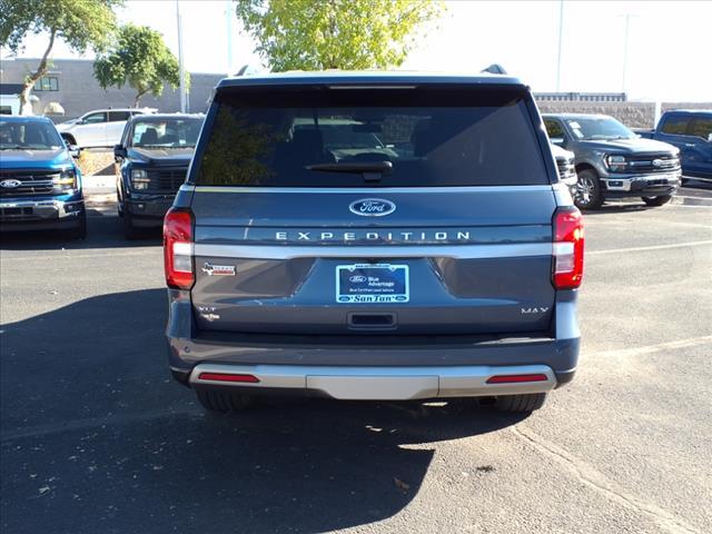 2022 ford expedition max xlt