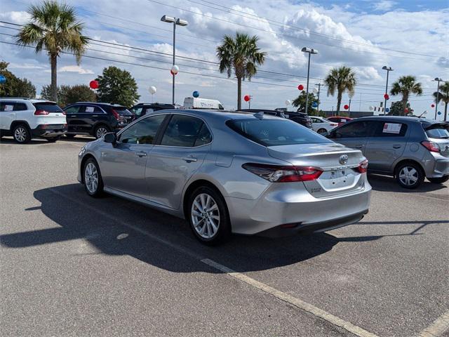 2022 toyota camry le
