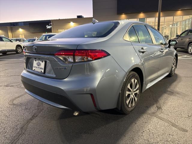 2022 toyota corolla hybrid le