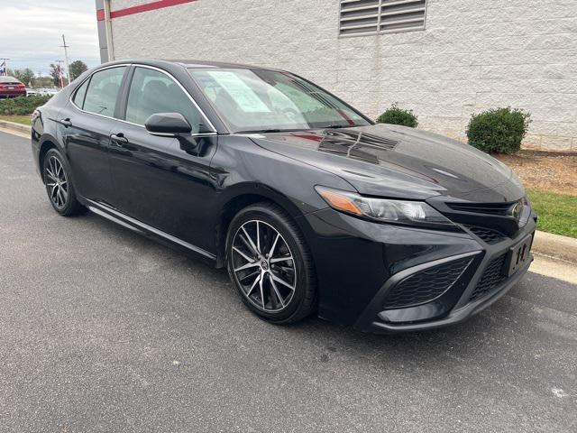2022 toyota camry se