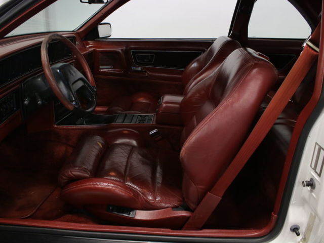 surprisingly clean and well maintained! power everything, very cool lincoln!