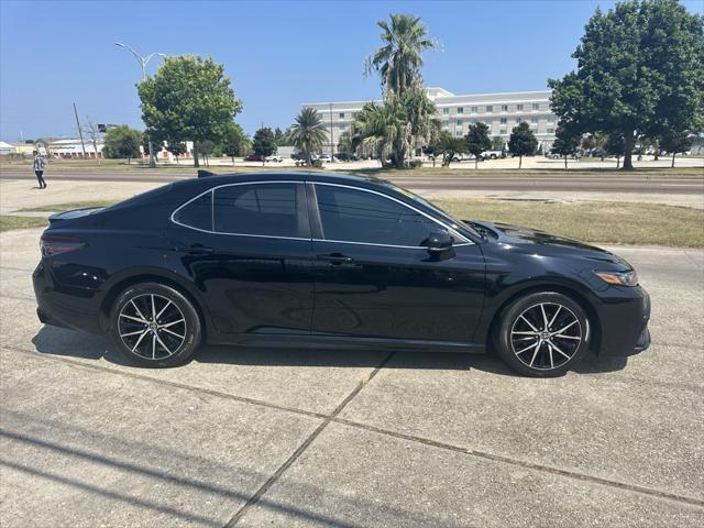 2021 toyota camry se