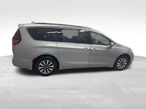 2021 chrysler pacifica hybrid touring l front-wheel drive passenger van in milwaukee, wisconsin