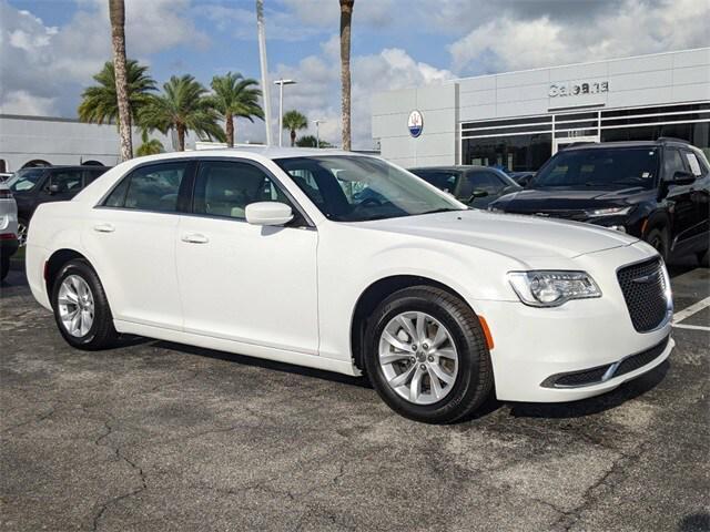 2023 chrysler 300 touring