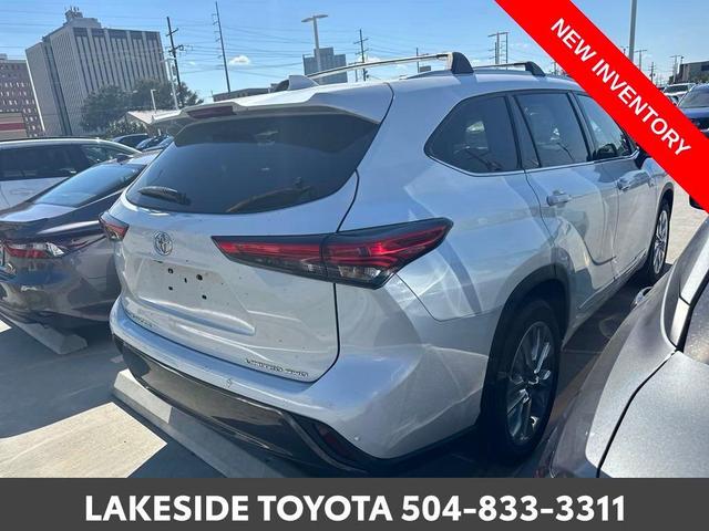 2022 toyota highlander limited