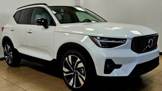 2025 Volvo XC40