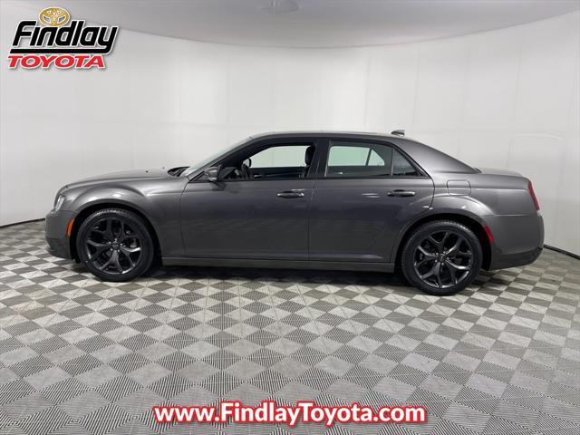 2022 chrysler 300 s