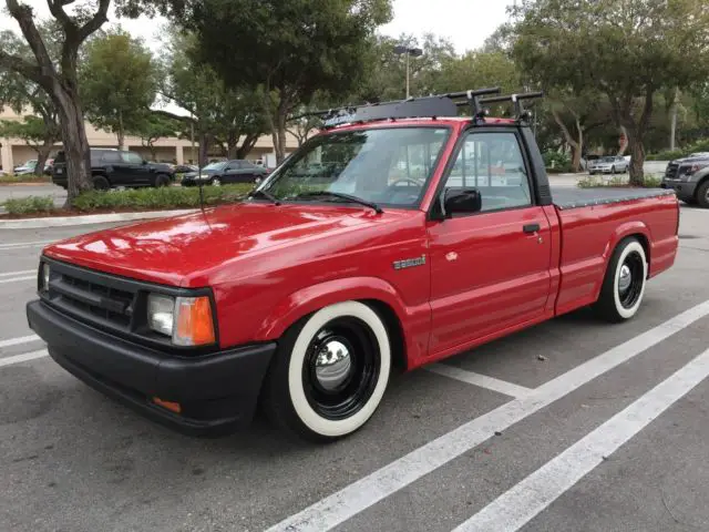 1990 mazda b2600i pick-up truck