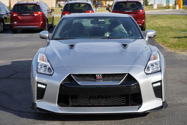 2020 nissan gt-r premium dual-clutch 6-speed transmission