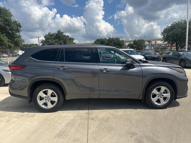 2022 toyota highlander l