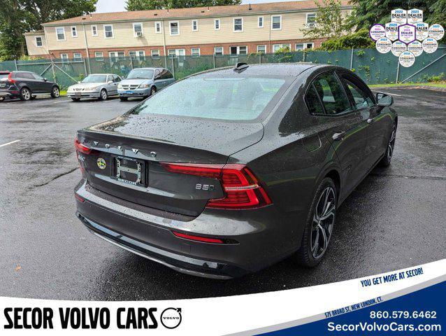 2024 volvo s60 plus dark theme