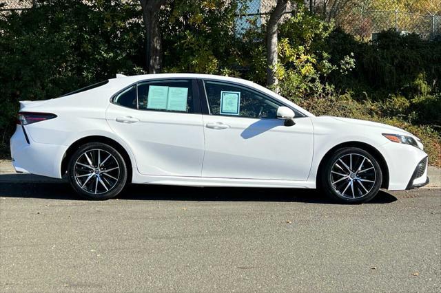 2021 toyota camry se