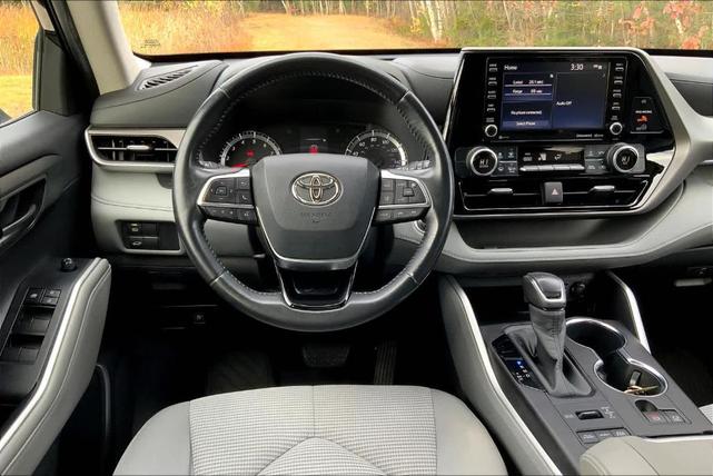 2020 toyota highlander le