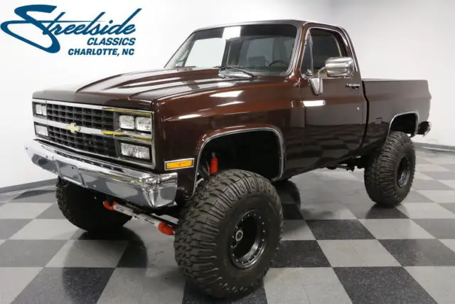 lifted, 350 v8, 700r4 auto, pwr steer/brake, clean in/out, runs/drives gr8, wow!