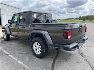 2023 Jeep Gladiator s