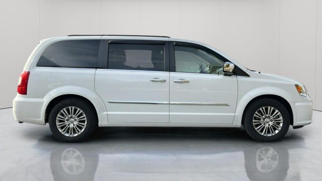 2015 chrysler town & country touring-l