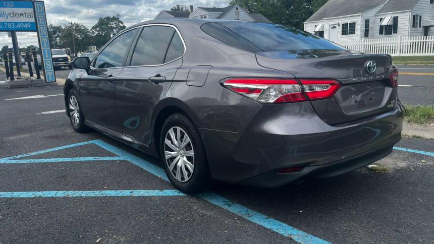 2018 toyota camry hybrid le