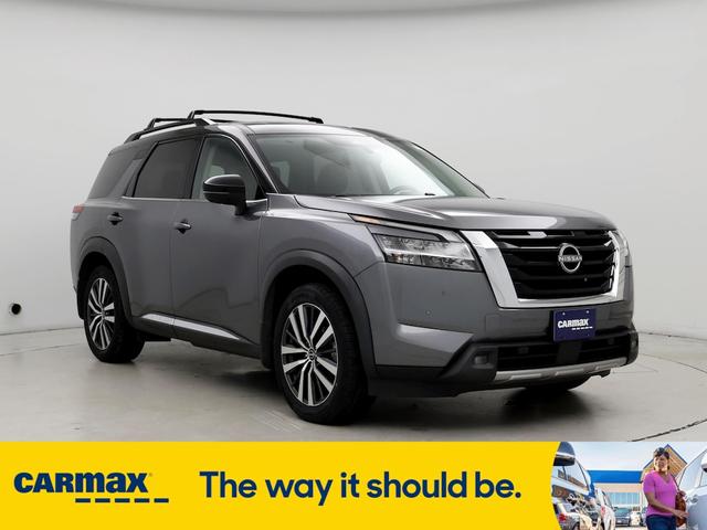 2022 nissan pathfinder platinum