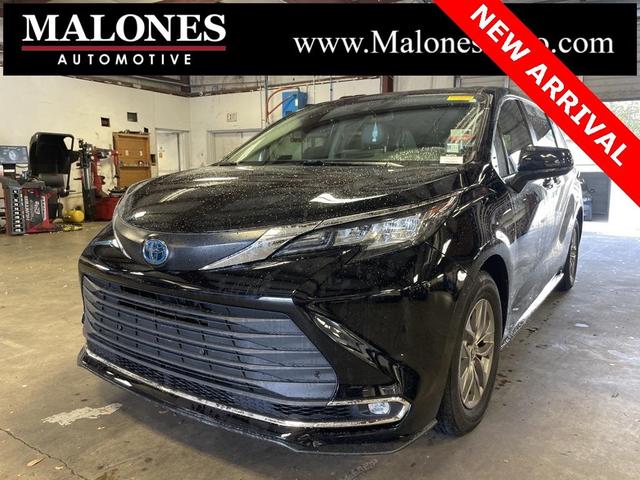 2022 toyota sienna xle