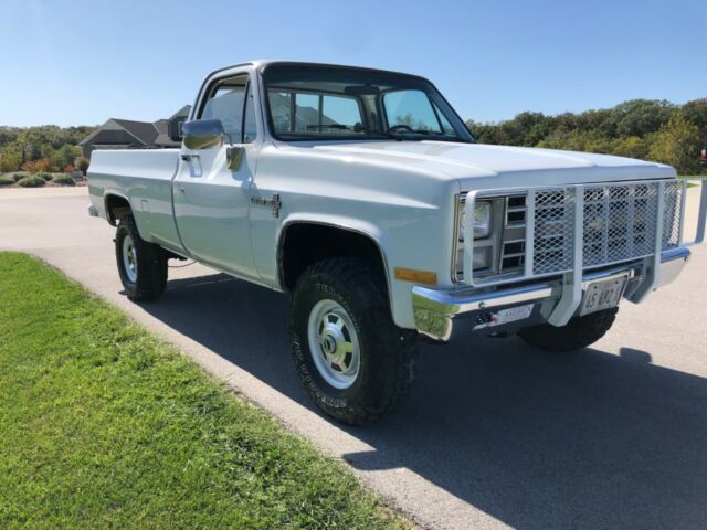 1985 c20 custom deluxe 4x4 original body, no rust