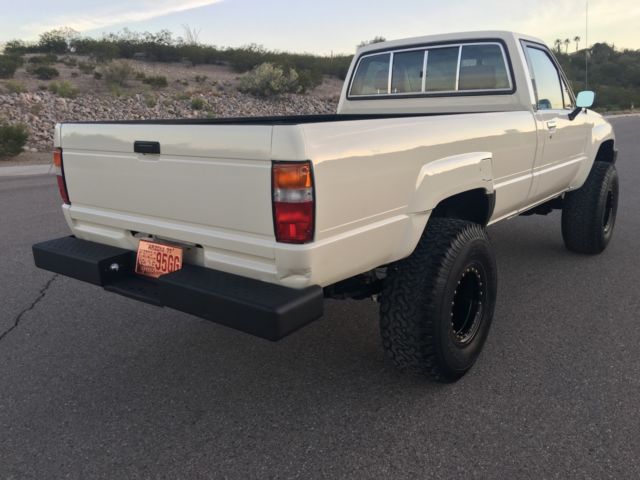 22re efi hi-lux regular cab longbed pickup 33" bfg rust free (experian score 57)