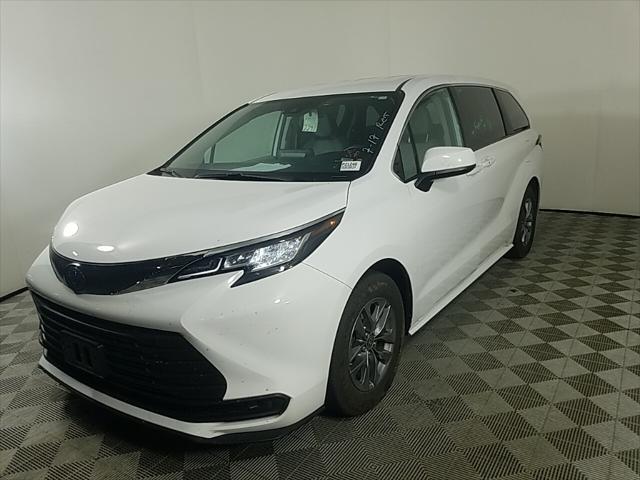 2022 toyota sienna le