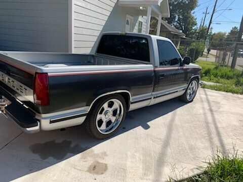 1992 chevy silverado 5.7l engine. 125k miles. super clean