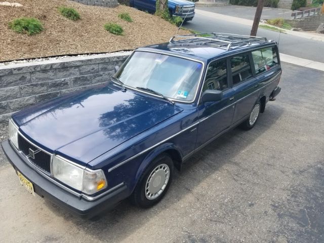 1990 volvo 240 wagon - 43,600 miles