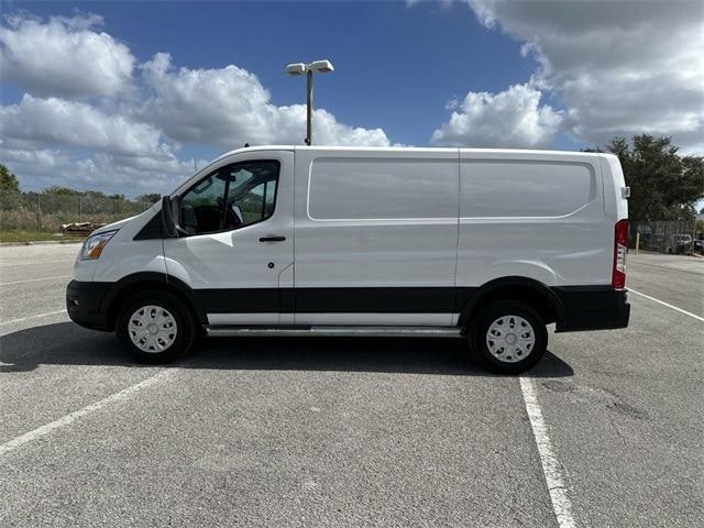 2022 ford transit-250 base