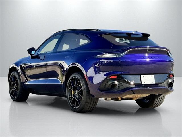 2022 aston martin dbx base