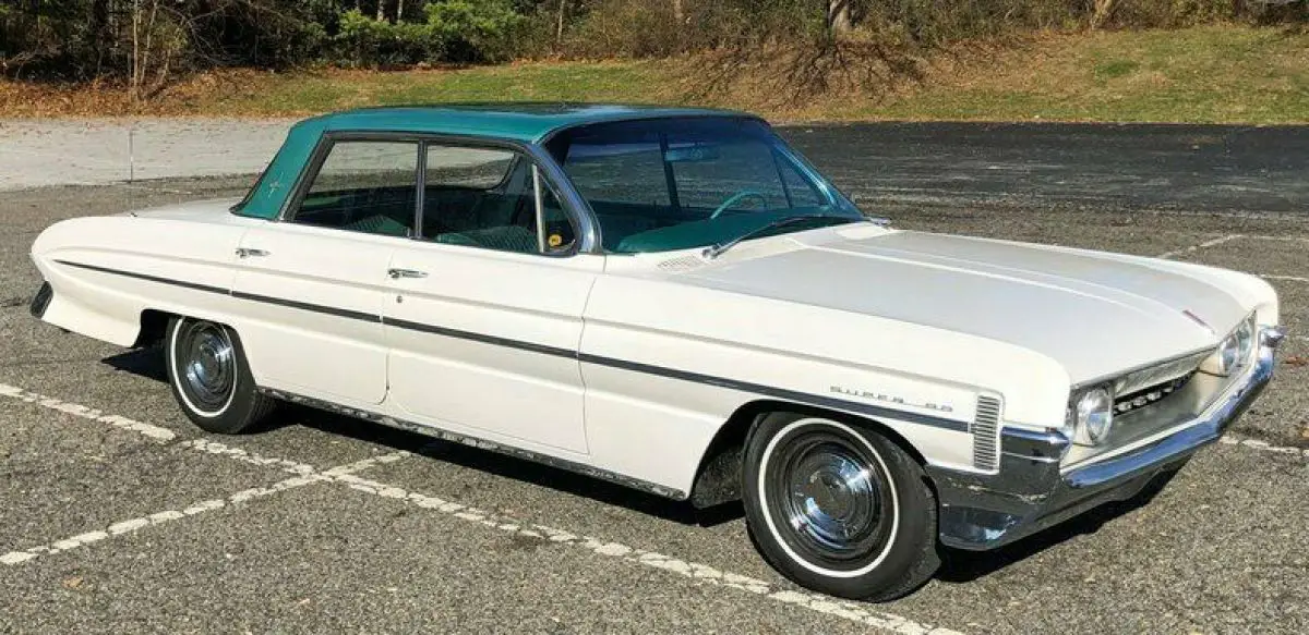 1961 oldsmobile super 88 holiday sedan