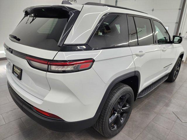 2022 jeep grand cherokee altitude
