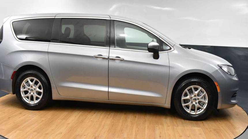 2020 chrysler voyager lx