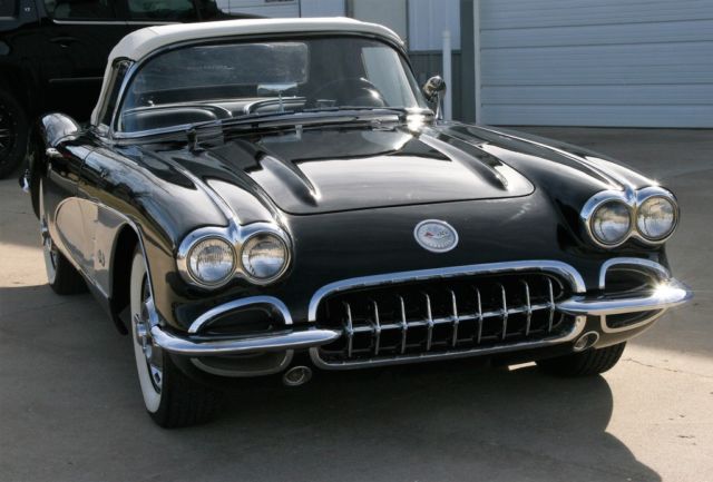 1960 corvette 283/230hp 4 speed tuxedo black silver cove very nice driver