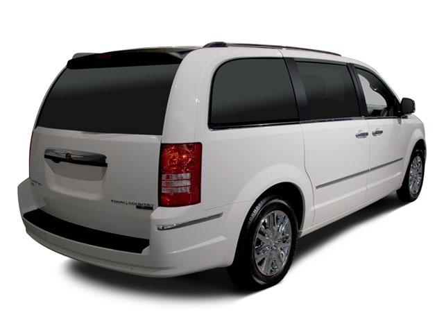 2010 chrysler town & country lx