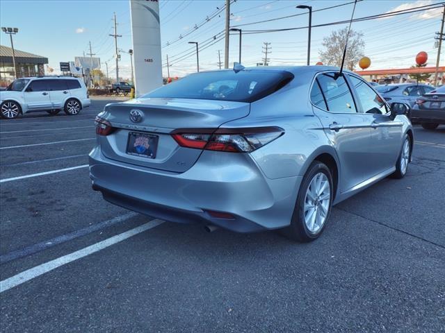 2022 toyota camry le