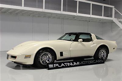 1981 corvette stingray coupe, automatic, glass top, 5.7l v8, runs great