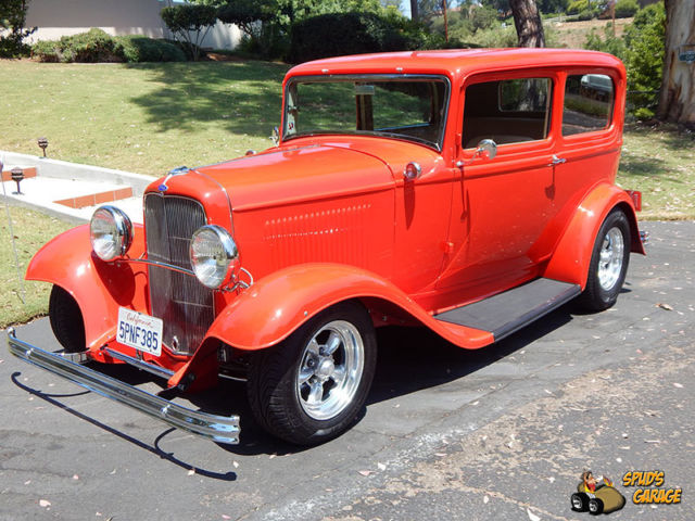 1932 ford tudor resto rod henry steel 350 v8 700r4 aod ford 8" a/c leather