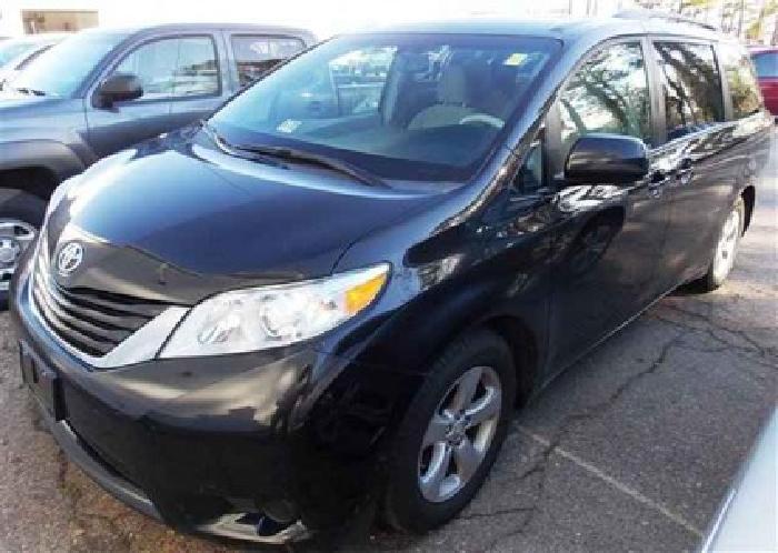 2011 toyota sienna le in richmond, va