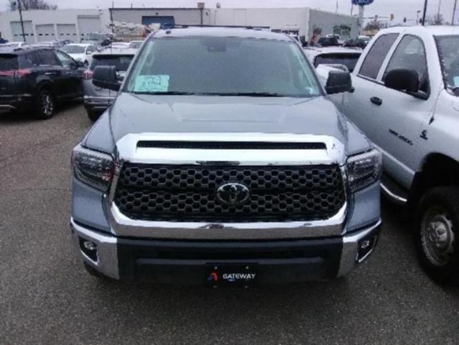 2018 toyota tundra sr5 4x4 sr5 4dr crewmax cab pickup sb (5.7l v8 for sale in ames, south dakota
