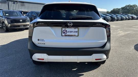 2025 Nissan Kicks sv