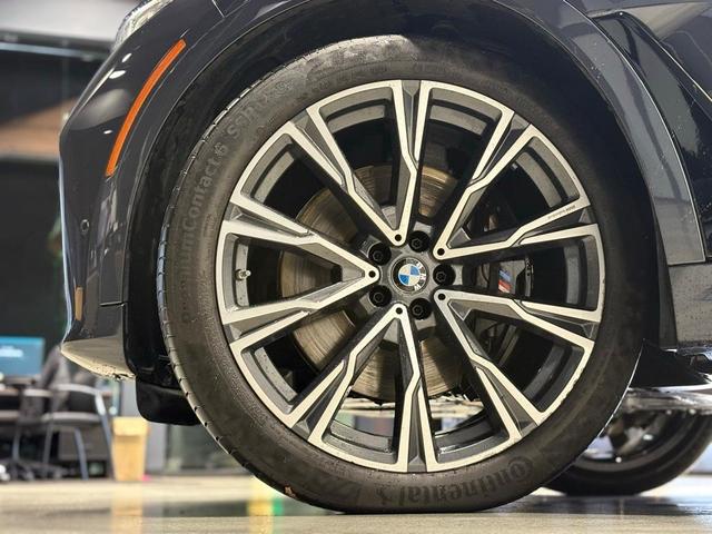 2022 bmw x7 m50i