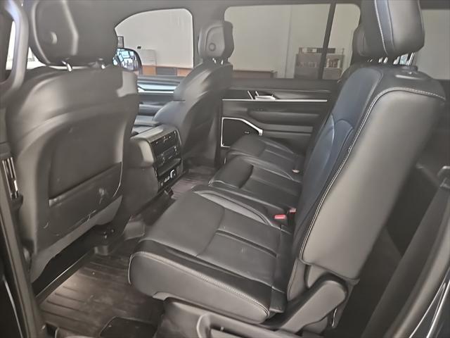 2023 jeep wagoneer series iii 4x4