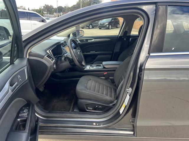 2017 ford fusion se